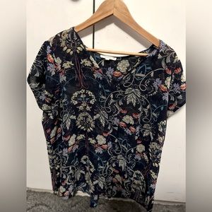 Women’s fun2fun blouse size 2xl no holes or stains.